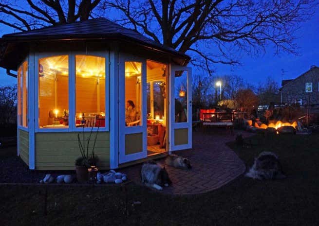 Kundebillede: Havepavillon model Emma-40 med fire vinduer