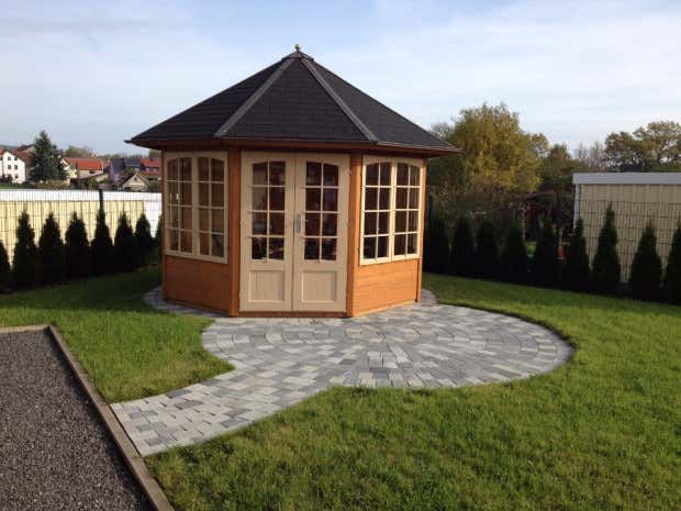 Kundebillede: Havepavillon model Emma-40 med fire vinduer