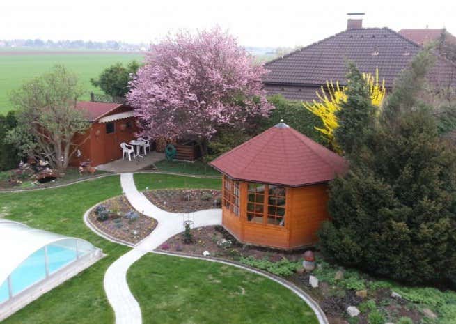 Kundebillede: Havepavillon model Emma-40 med fire vinduer
